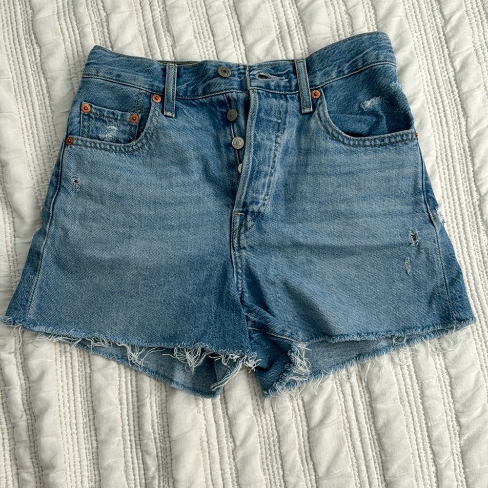 Levi ribcage shorts